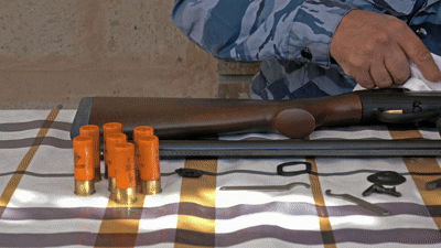 Nettoyage d’un fusil de chasse avec écouvillon et entretien des canons