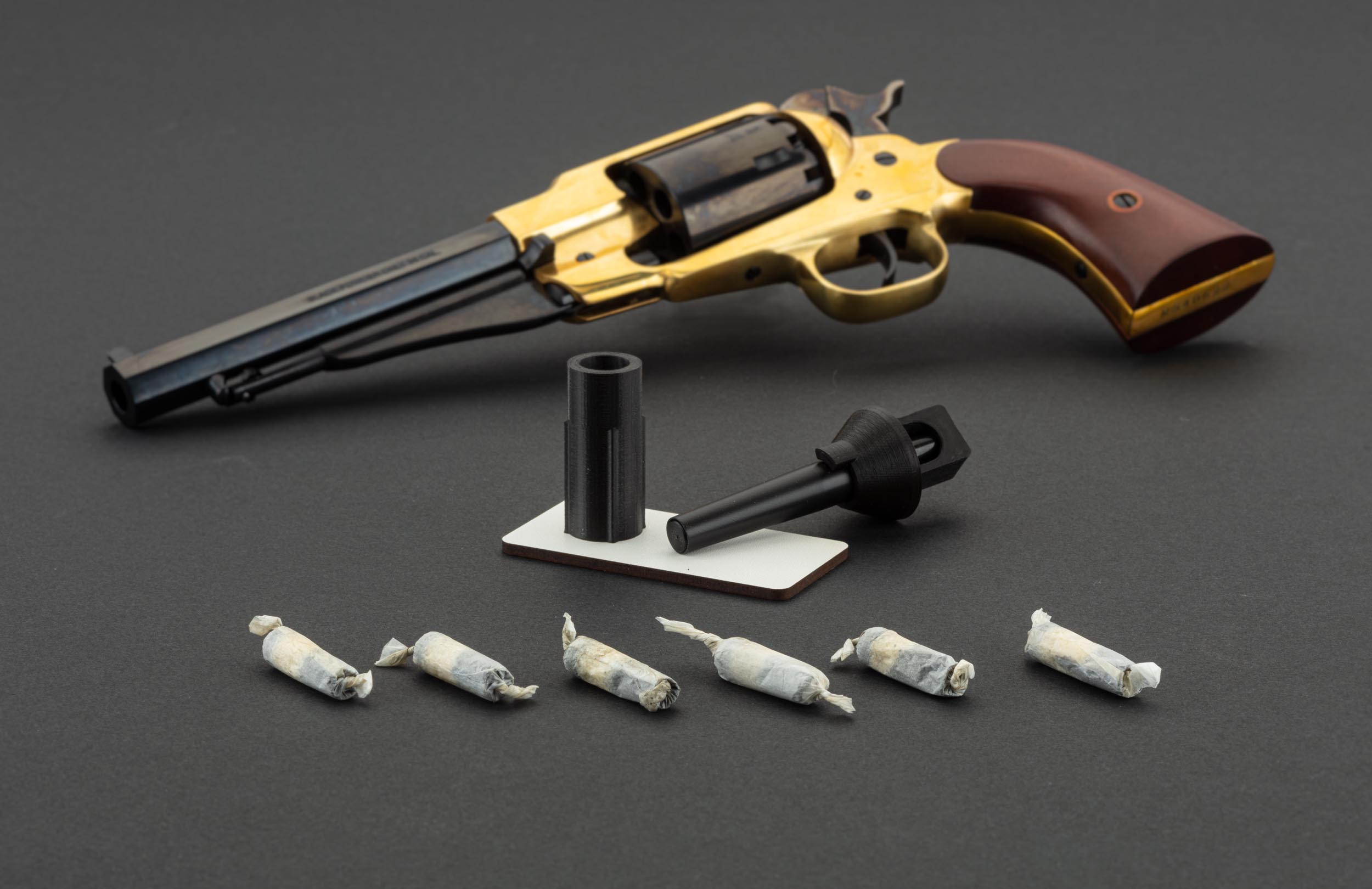 Revolver à poudre noire type Western calibre .44, fabric…